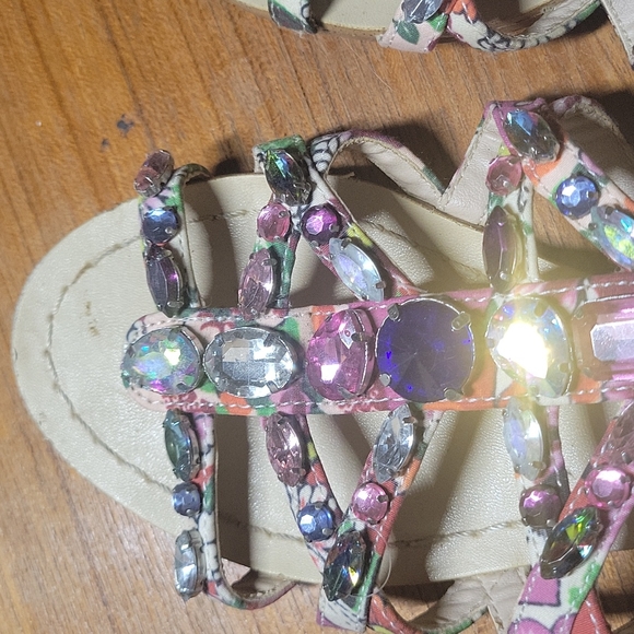 Sandals - Picture 3 of 6